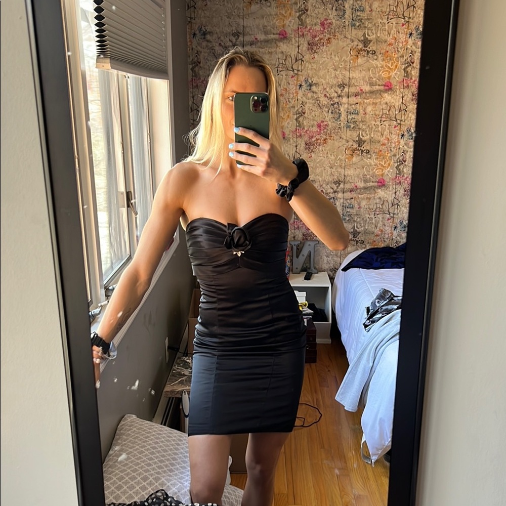 Elegant Black Strapless Dress
